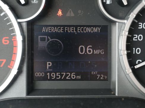 Used 2016 Toyota Tundra SR5 image 4