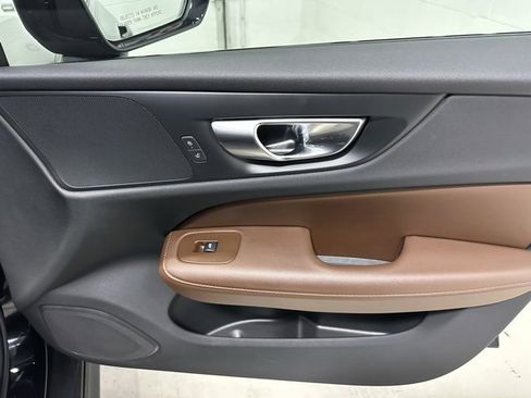 Used 2023 Volvo V60 B5 Cross Country Plus image 36