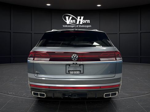 Used 2024 Volkswagen Atlas Cross Sport SEL R-Line AWD/4WD image 6