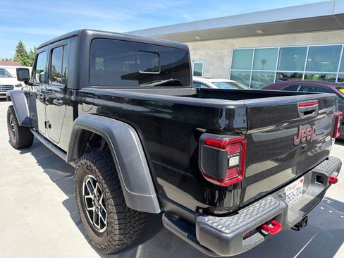 Used 2024 Jeep Gladiator Rubicon w/ Convenience Group AWD/4WD image 4