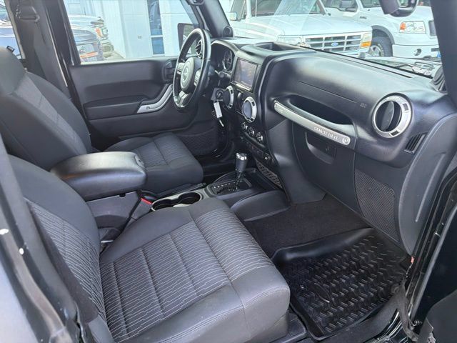 Used 2011 Jeep Wrangler Rubicon w/ Call of Duty Group AWD/4WD image 12