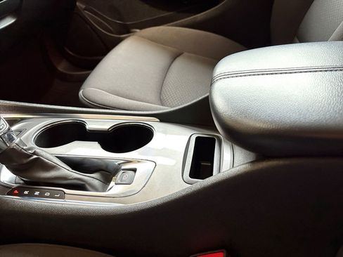 Used 2023 Chevrolet Malibu LT image 2