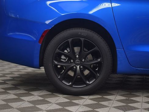New 2027 Chrysler Pacifica Select AWD/4WD image 9