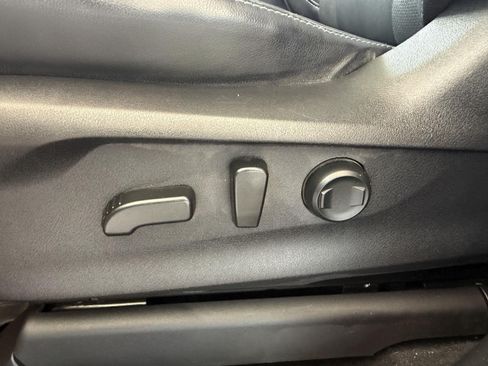 Used 2019 Subaru Ascent Limited AWD/4WD image 16