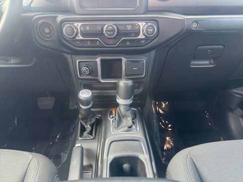 Used 2023 Jeep Gladiator Sport AWD/4WD image 11