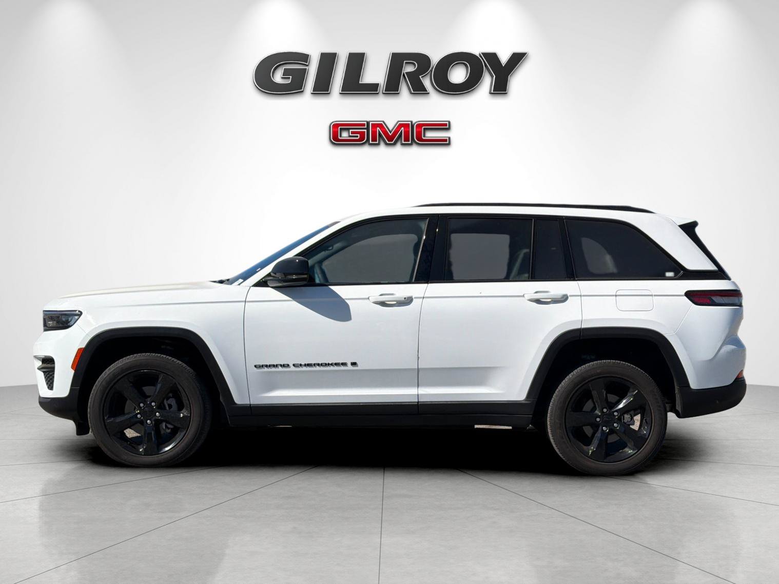 Used 2023 Jeep Grand Cherokee Altitude AWD/4WD image 6