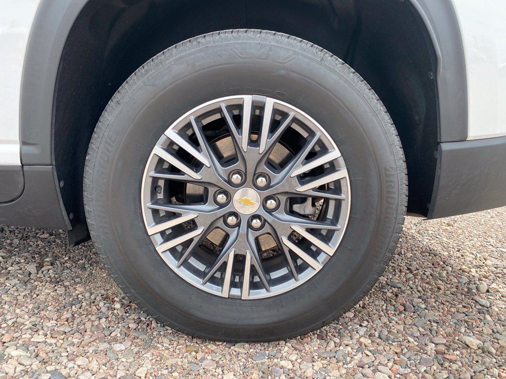Used 2026 Chevrolet Traverse LT w/ Driver Confidence Package FWD image 6
