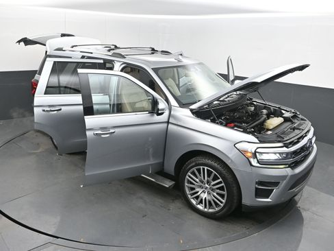 Used 2022 Ford Expedition Limited image 43