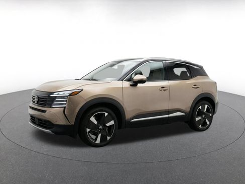 Used 2026 Nissan Kicks SR FWD image 3