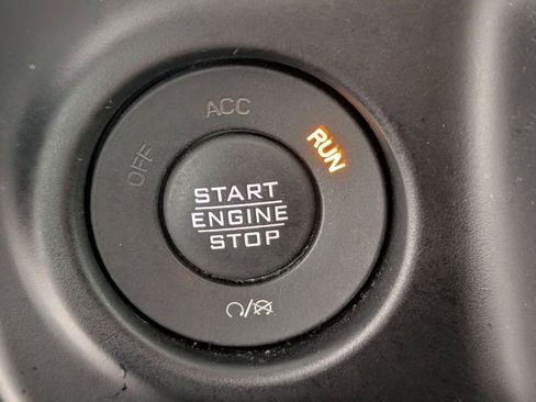 Used 2023 Jeep Gladiator Sport image 22