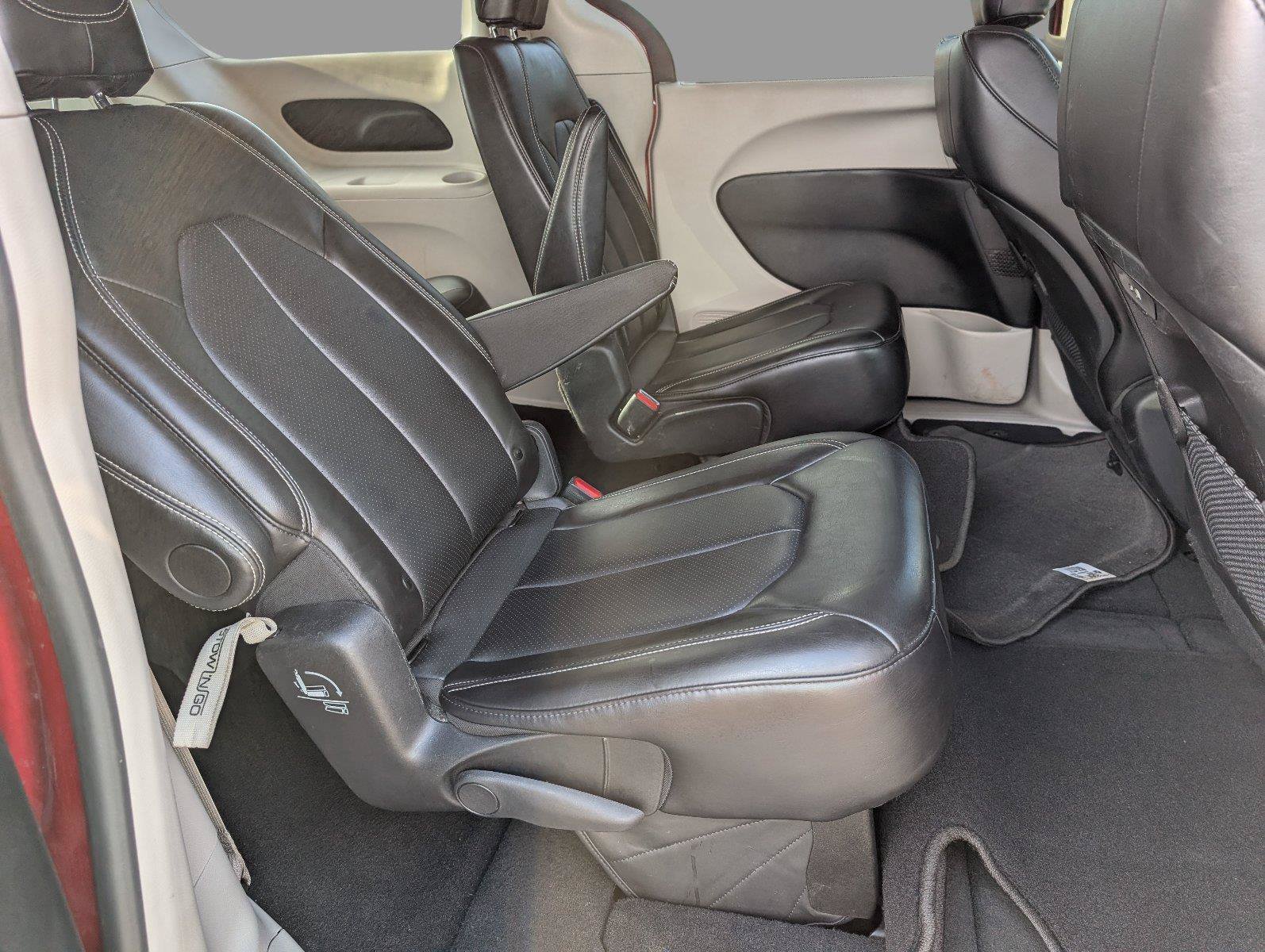 Used 2024 Chrysler Pacifica Touring-L FWD image 35