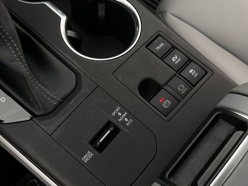 Used 2023 Toyota Highlander XLE image 21