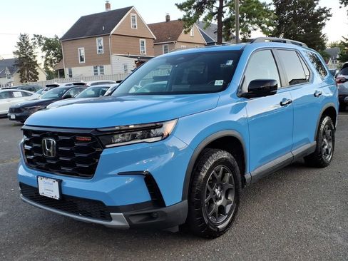 Certified 2024 Honda Pilot TrailSport image 3