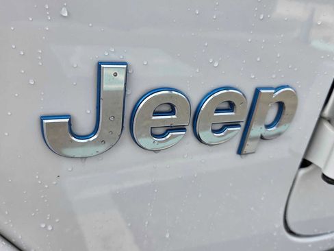 Used 2023 Jeep Wrangler Unlimited Sahara w/ Cold Weather Group AWD/4WD image 10