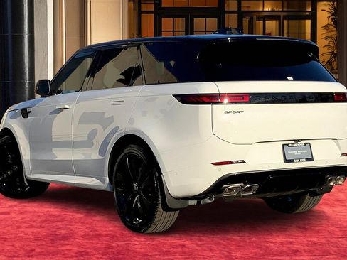 New 2025 Land Rover Range Rover Sport Dynamic SE image 4