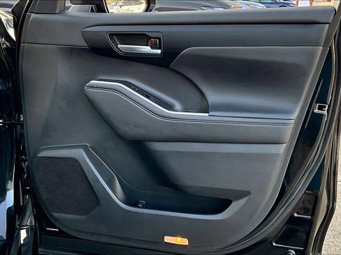 Used 2023 Toyota Highlander XLE image 23