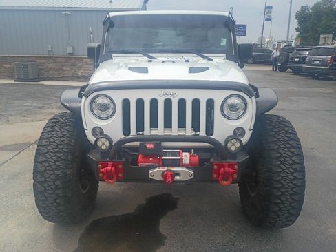 Used 2017 Jeep Wrangler Unlimited Rubicon AWD/4WD image 3