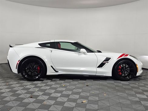 Used 2019 Chevrolet Corvette Grand Sport w/ Grand Sport Heritage Package image 8