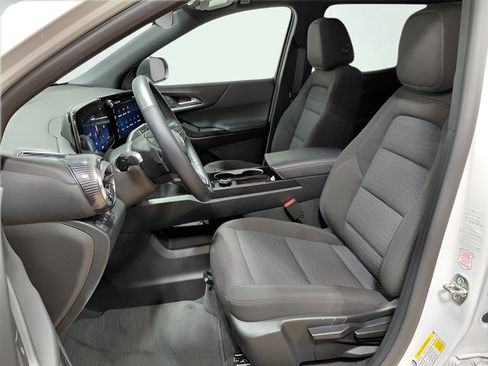 Used 2026 Chevrolet Equinox LT AWD/4WD image 3