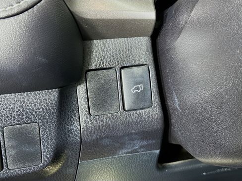 Used 2016 Toyota RAV4 Limited image 36