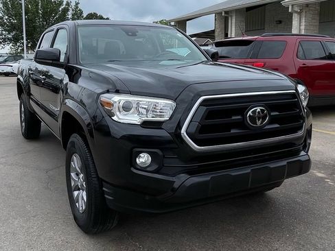 Used 2022 Toyota Tacoma SR5 RWD image 3
