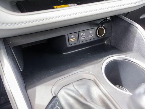 Used 2024 Toyota Highlander XLE image 16