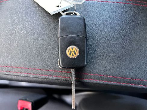 Used 2009 Volkswagen Rabbit S FWD image 19