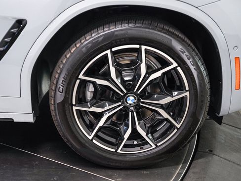 Used 2023 BMW X4 xDrive30i w/ M Sport Package AWD/4WD image 10