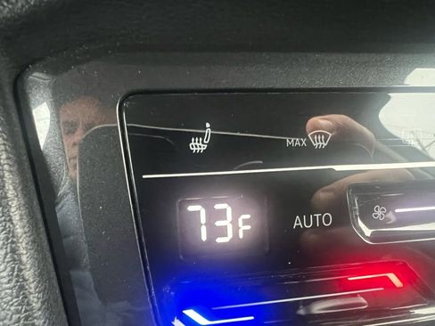 Used 2024 Volkswagen Tiguan SE image 39