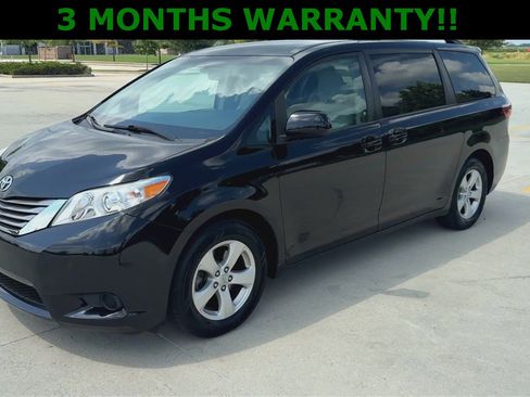 Used 2017 Toyota Sienna LE image 4