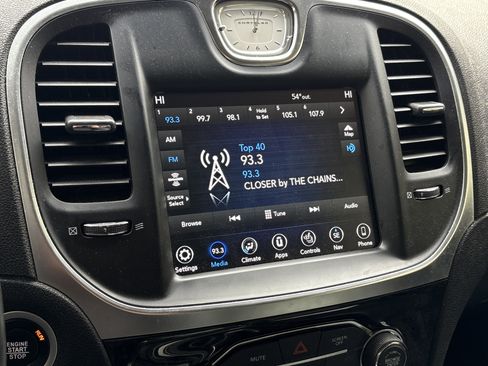 Used 2018 Chrysler 300 Limited w/ Harman/Kardon Audio Group image 23