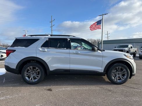 New 2026 Ford Explorer Active w/ Active Comfort Package image 3