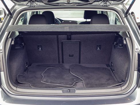 Used 2017 Volkswagen e-Golf SE w/ DC Fast Charging Package image 15