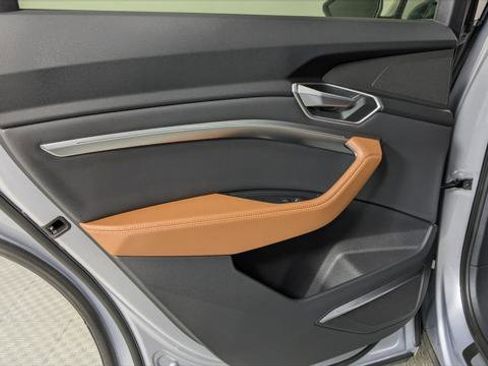 Used 2022 Audi e-tron Premium Plus w/ Premium Plus Package image 14