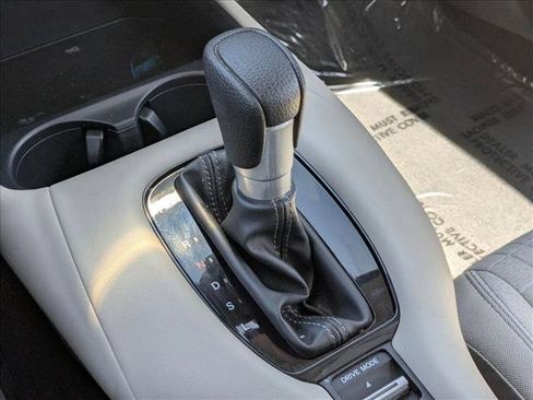 Used 2024 Honda HR-V LX image 12