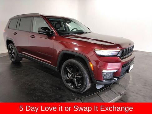 Used 2022 Jeep Grand Cherokee L Limited w/ Luxury Tech Group II image 3