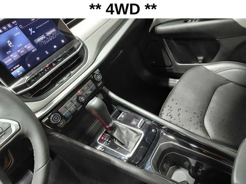 Used 2025 Jeep Compass Limited w/ Sun & Sound Group AWD/4WD image 4