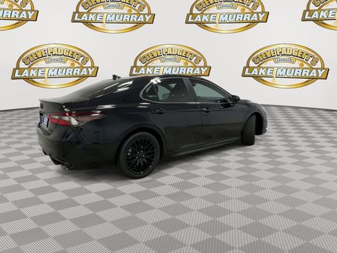 Used 2023 Toyota Camry SE image 3