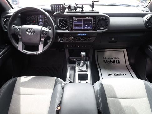 Used 2022 Toyota Tacoma TRD Off-Road w/ Technology Package AWD/4WD image 18
