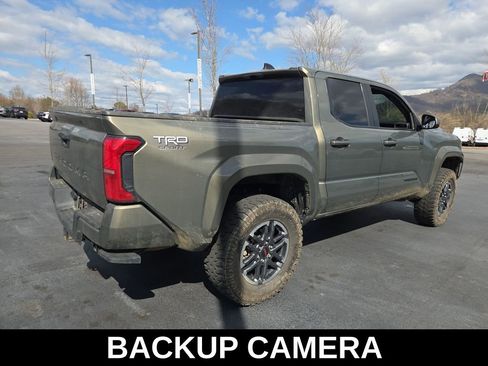 Used 2025 Toyota Tacoma TRD Sport AWD/4WD image 3