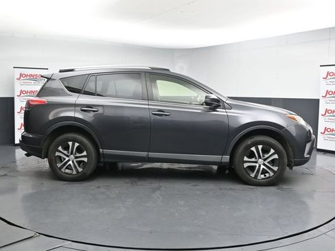 Used 2018 Toyota RAV4 LE FWD image 9