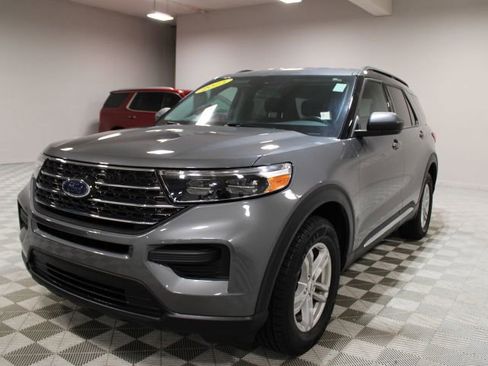 Used 2023 Ford Explorer XLT image 6