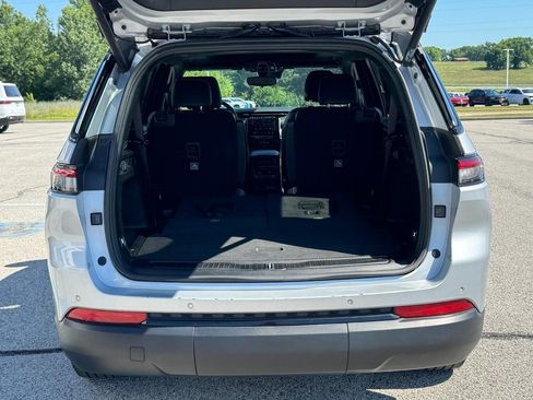 Used 2023 Jeep Grand Cherokee L Laredo AWD/4WD image 7