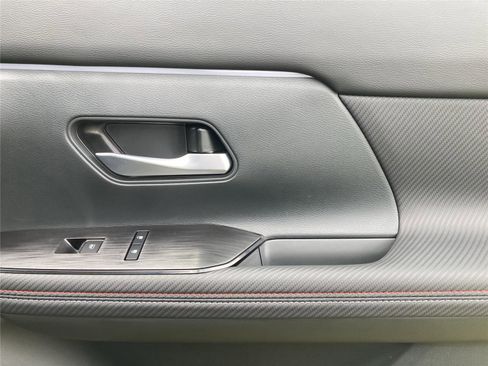 New 2025 Nissan Kicks SR image 39