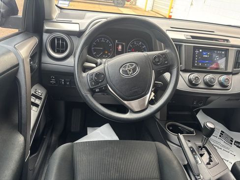 Used 2018 Toyota RAV4 LE image 4