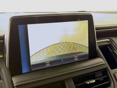 Used 2023 Chevrolet Suburban Premier image 16