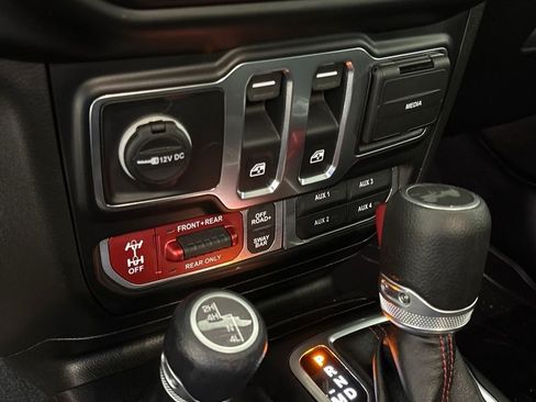 Used 2022 Jeep Wrangler Rubicon AWD/4WD image 38