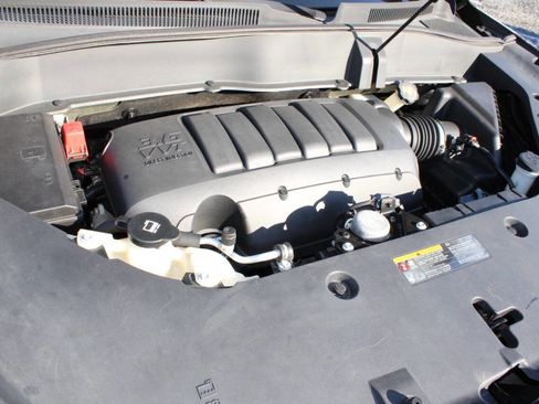 Used 2015 GMC Acadia SLE image 29