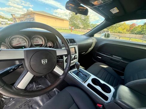 Used 2009 Dodge Challenger SE image 9