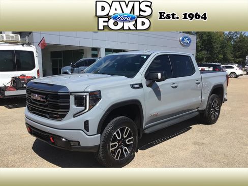 Used 2024 GMC Sierra 1500 AT4 w/ Technology Package AWD/4WD image 1